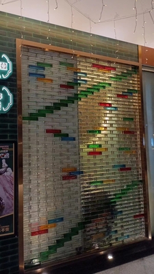 彩色透明热熔砖酒店餐厅室内隔断平砌工字拼